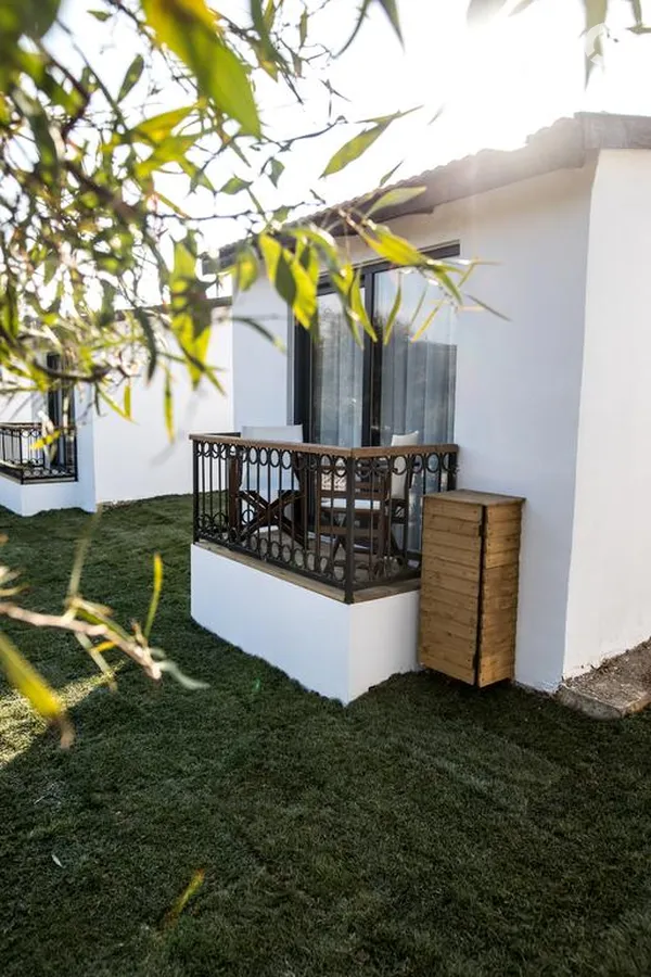 Maya Bistro Hotel & Beach