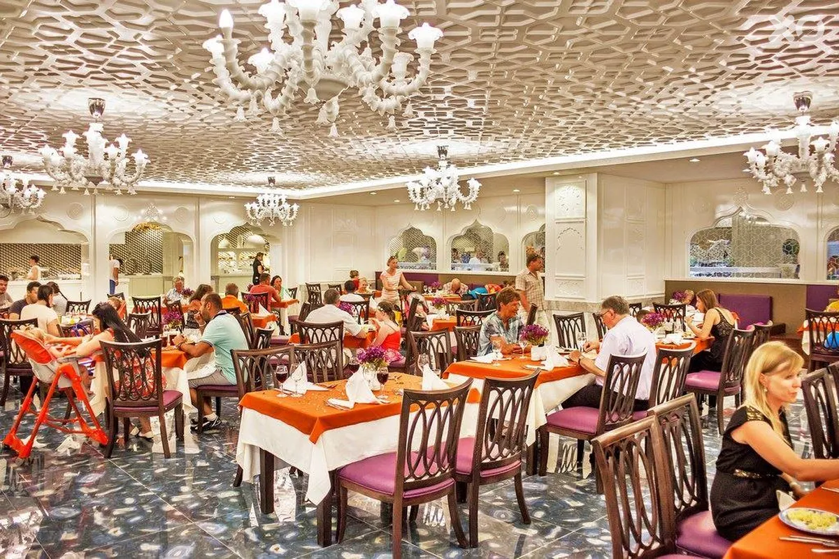 Royal Taj Mahal Hotel