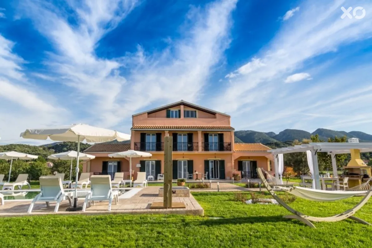 Eleni Villa