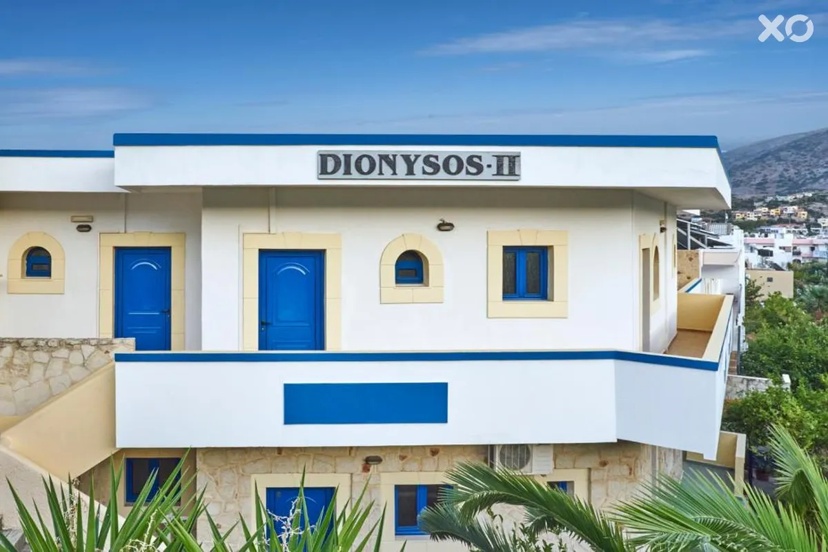 Dionysos Apartments & Studios