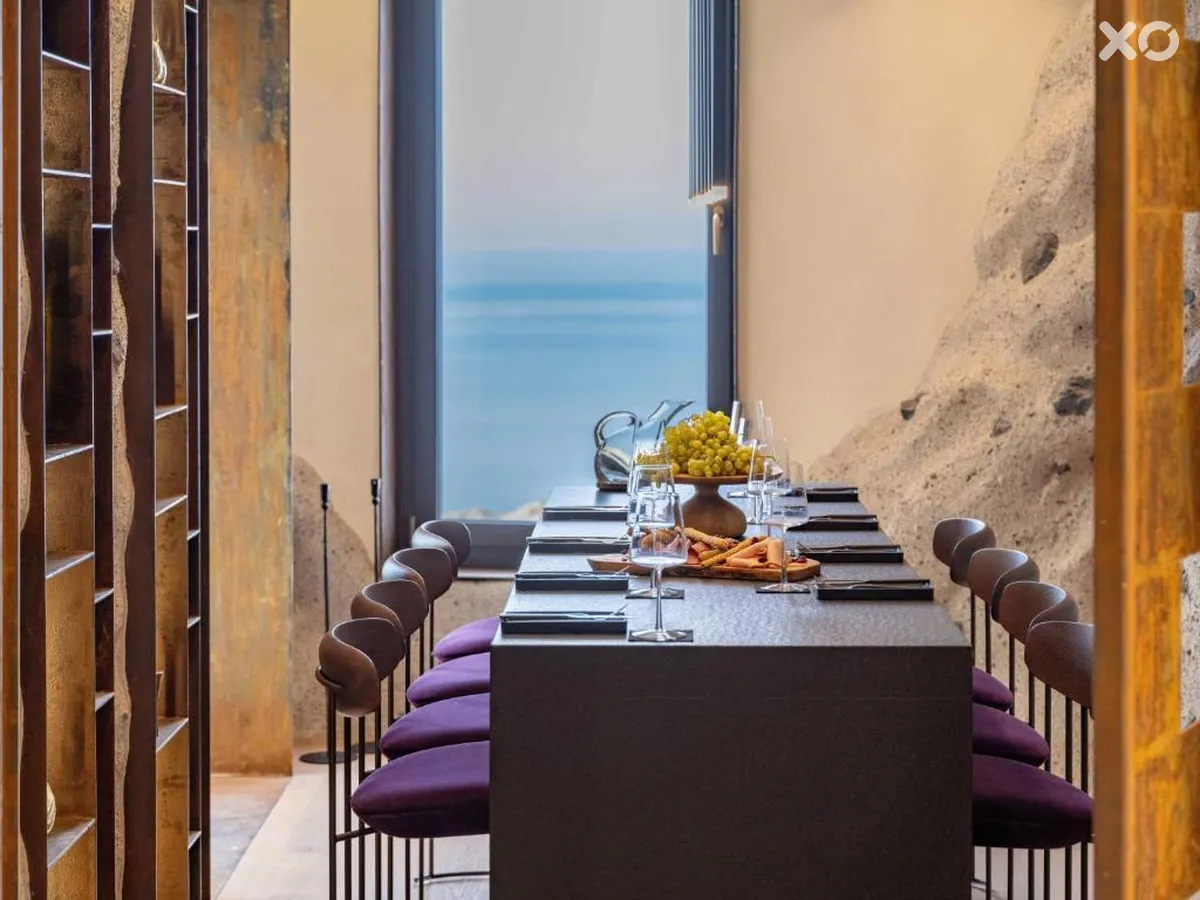 Santo Mine Oia Suites