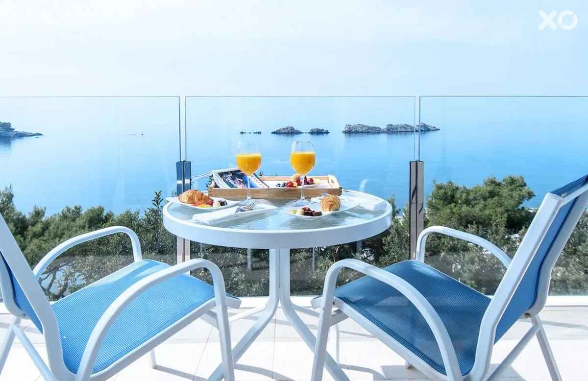 Royal Ariston Hotel
