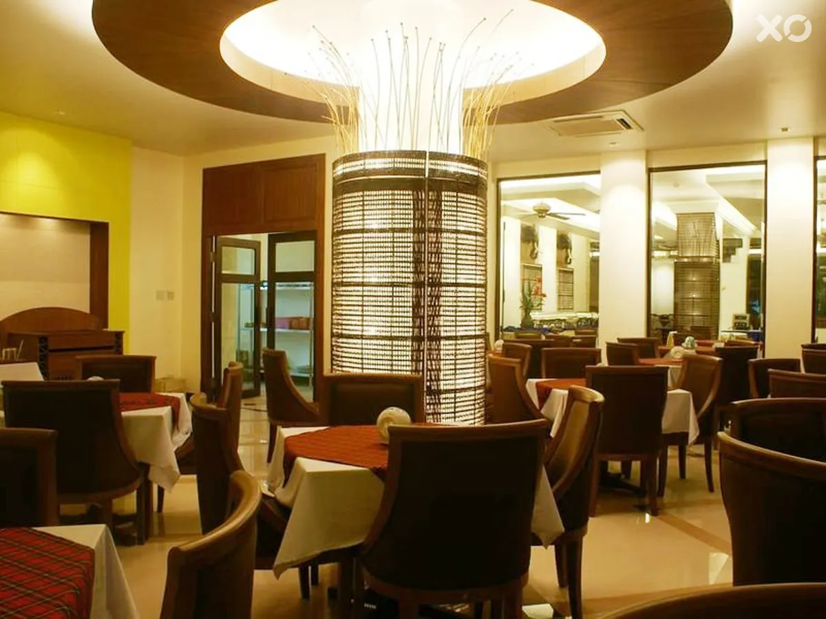 Aiyara Palace Hotel
