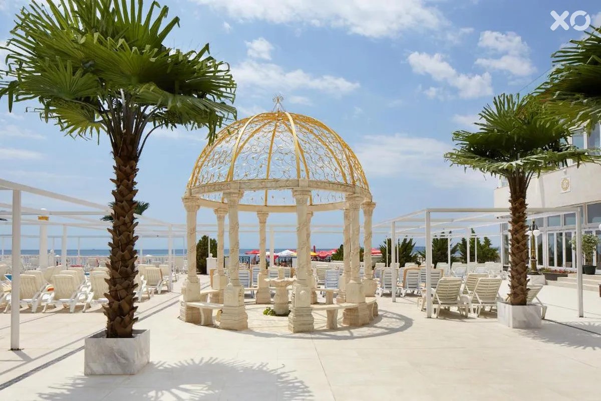 Amore Beach Hotel