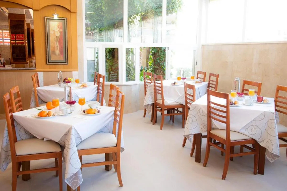 Amoros Hotel