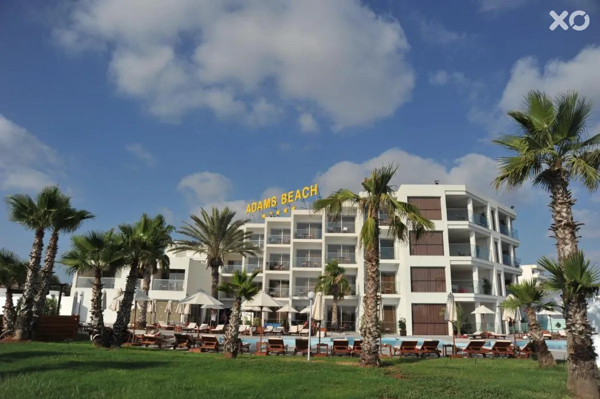 Adams Beach Deluxe Wing