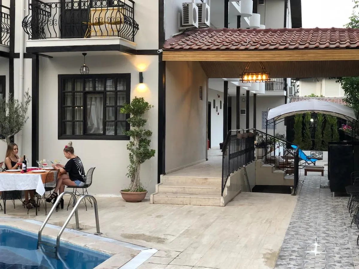 Derin Luxury Hotel