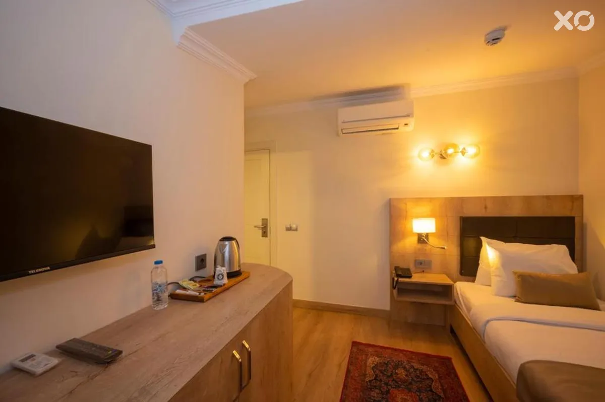 Porta Romanos Hotel
