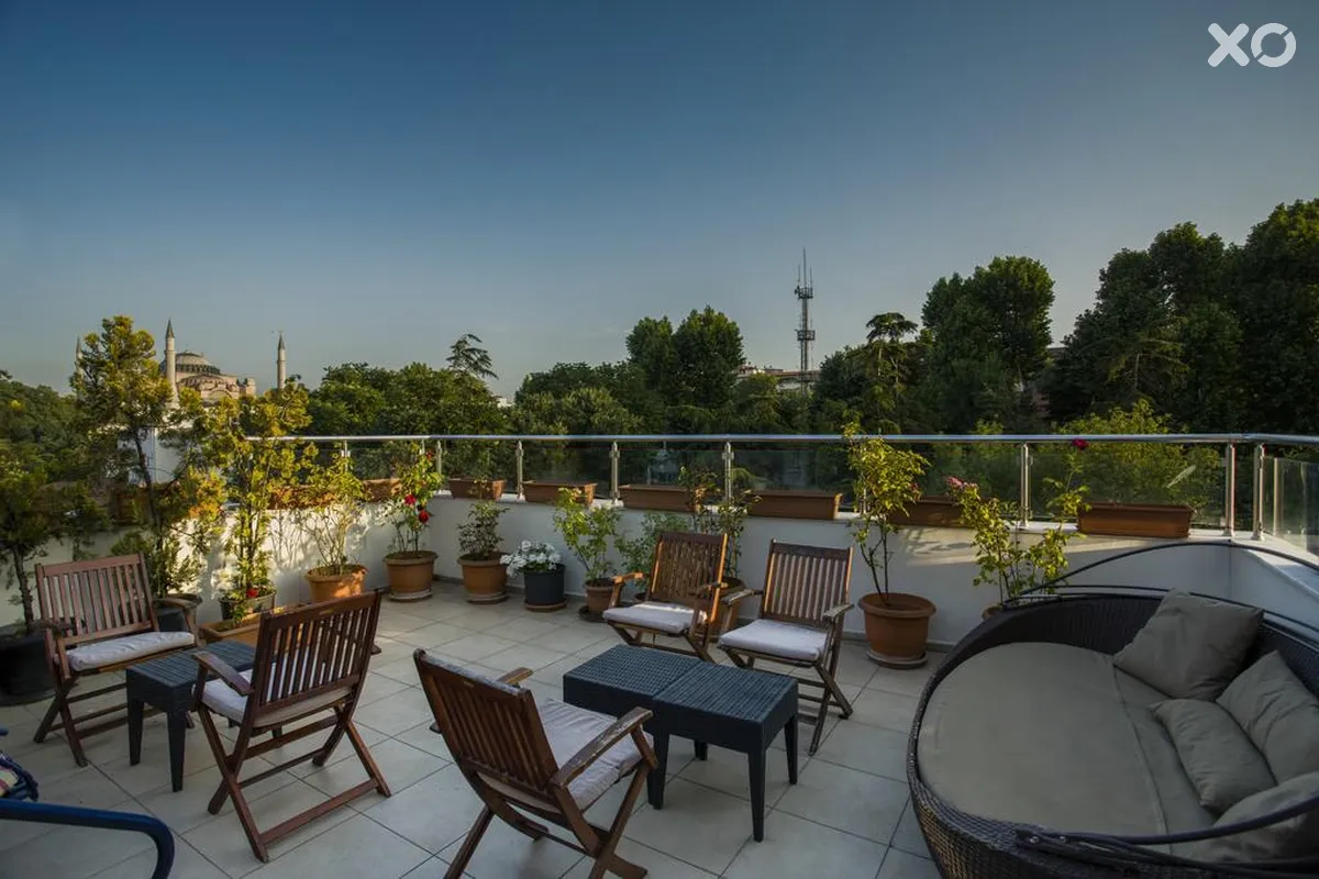 Raymond Hotel