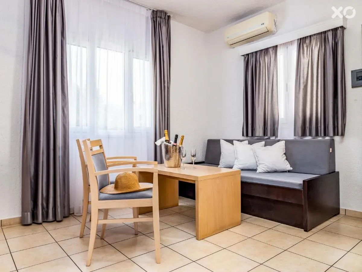 Alikes Suites & Studios