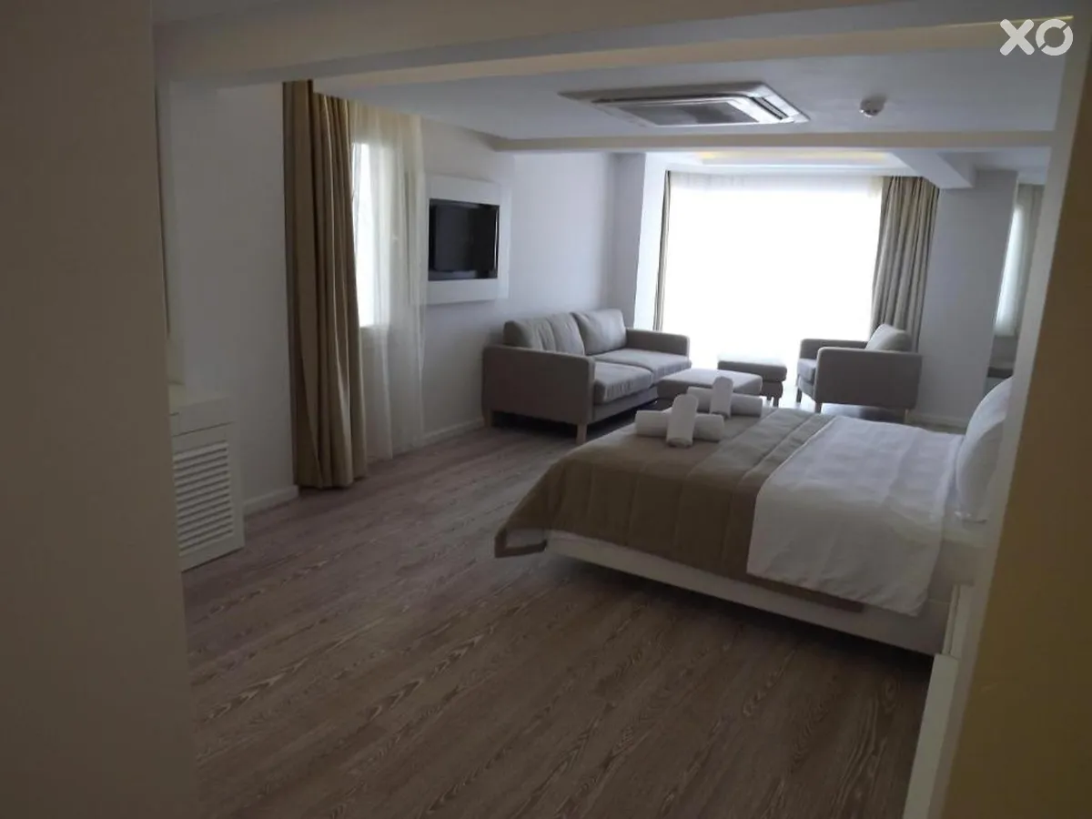 Alesta Yacht Hotel