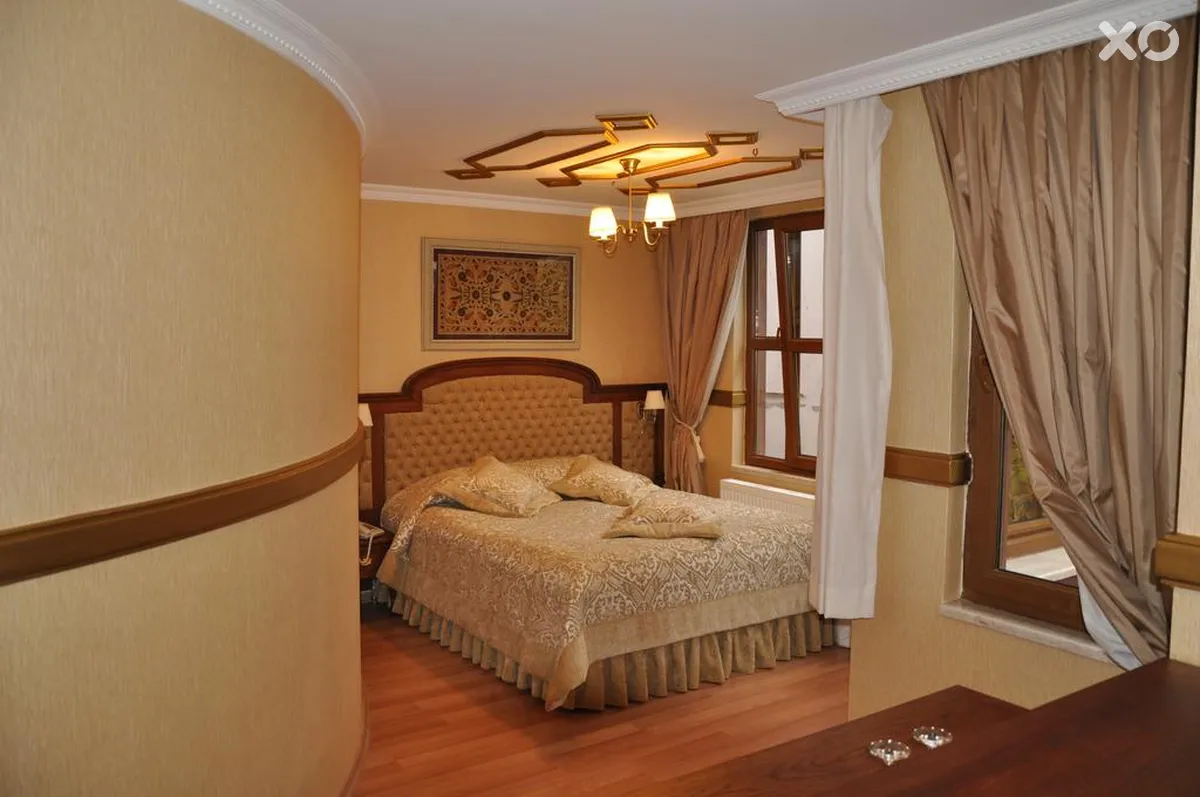 Aruna Hotel