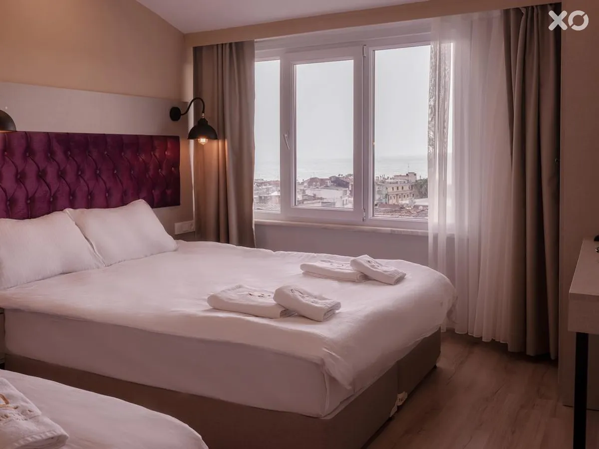 The Lola Hotel