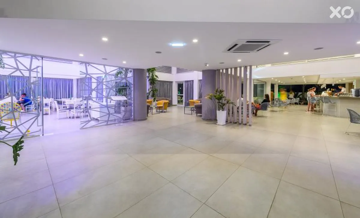 Tasia Maris Sands Beach Hotel