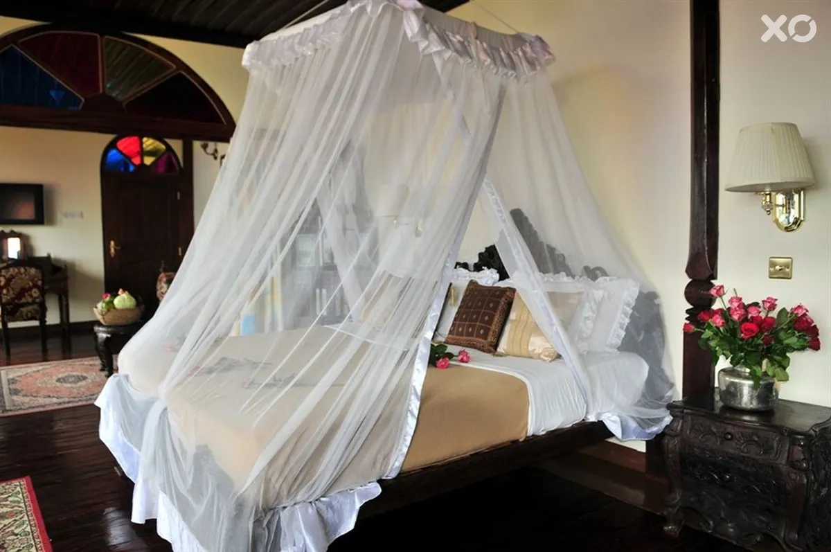 Dhow Palace Hotel