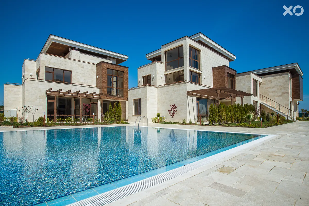 Apolonia Resort
