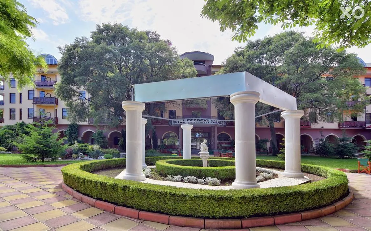 Estreya Residence Hotel