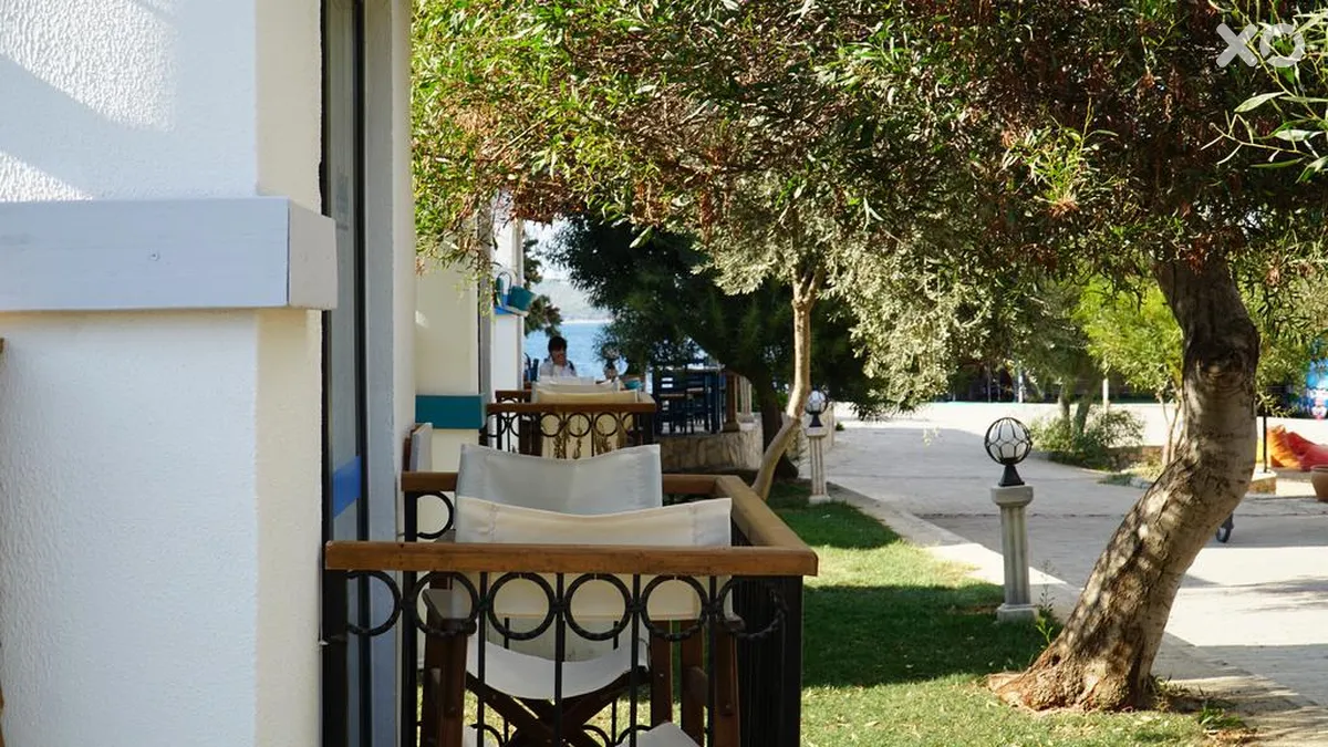 Maya Bistro Hotel & Beach