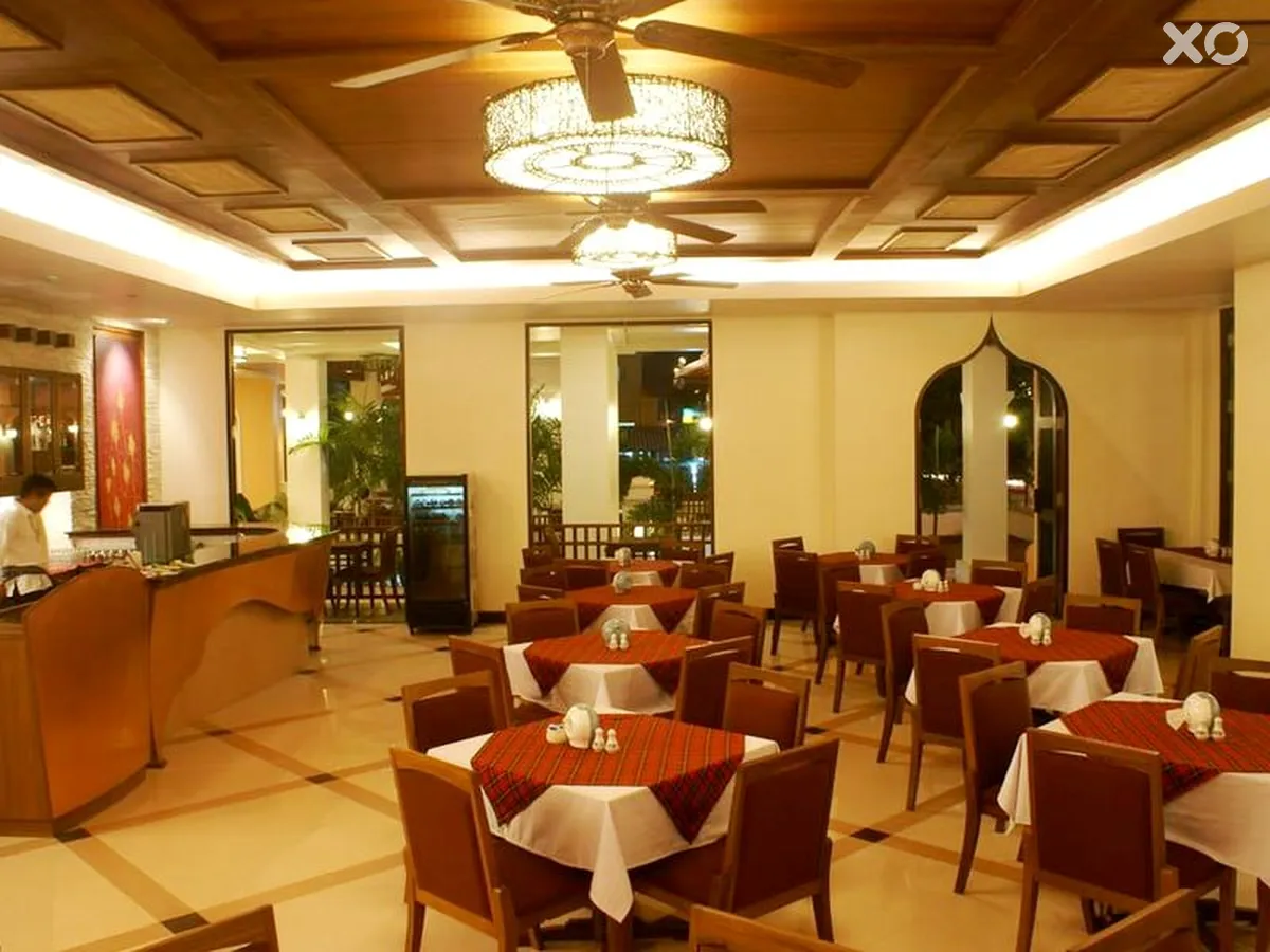 Aiyara Palace Hotel