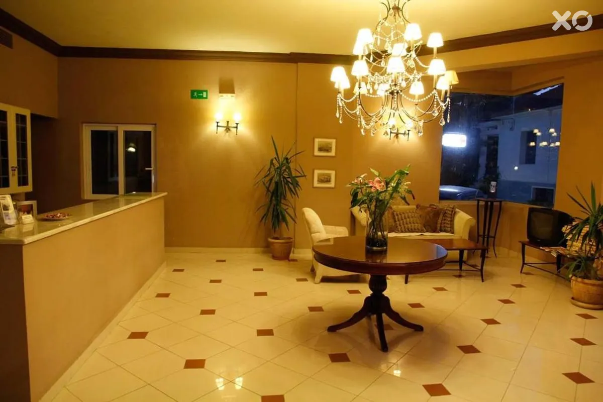 Lambrinos Suites