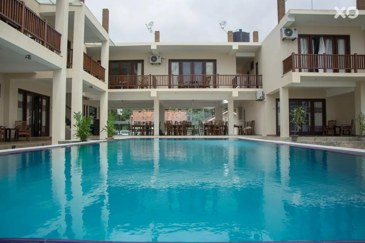 Sapphire Seas Beachfront Hotel