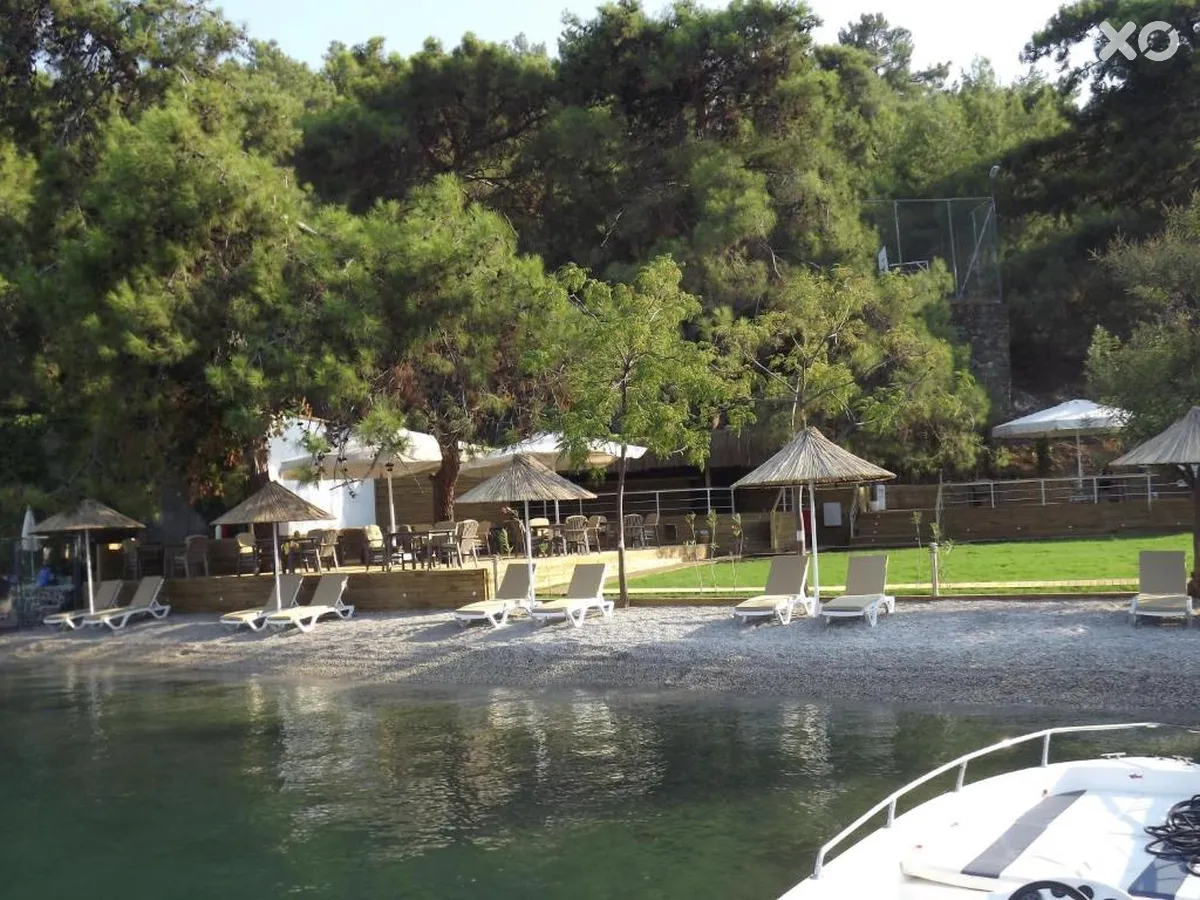 Alesta Yacht Hotel