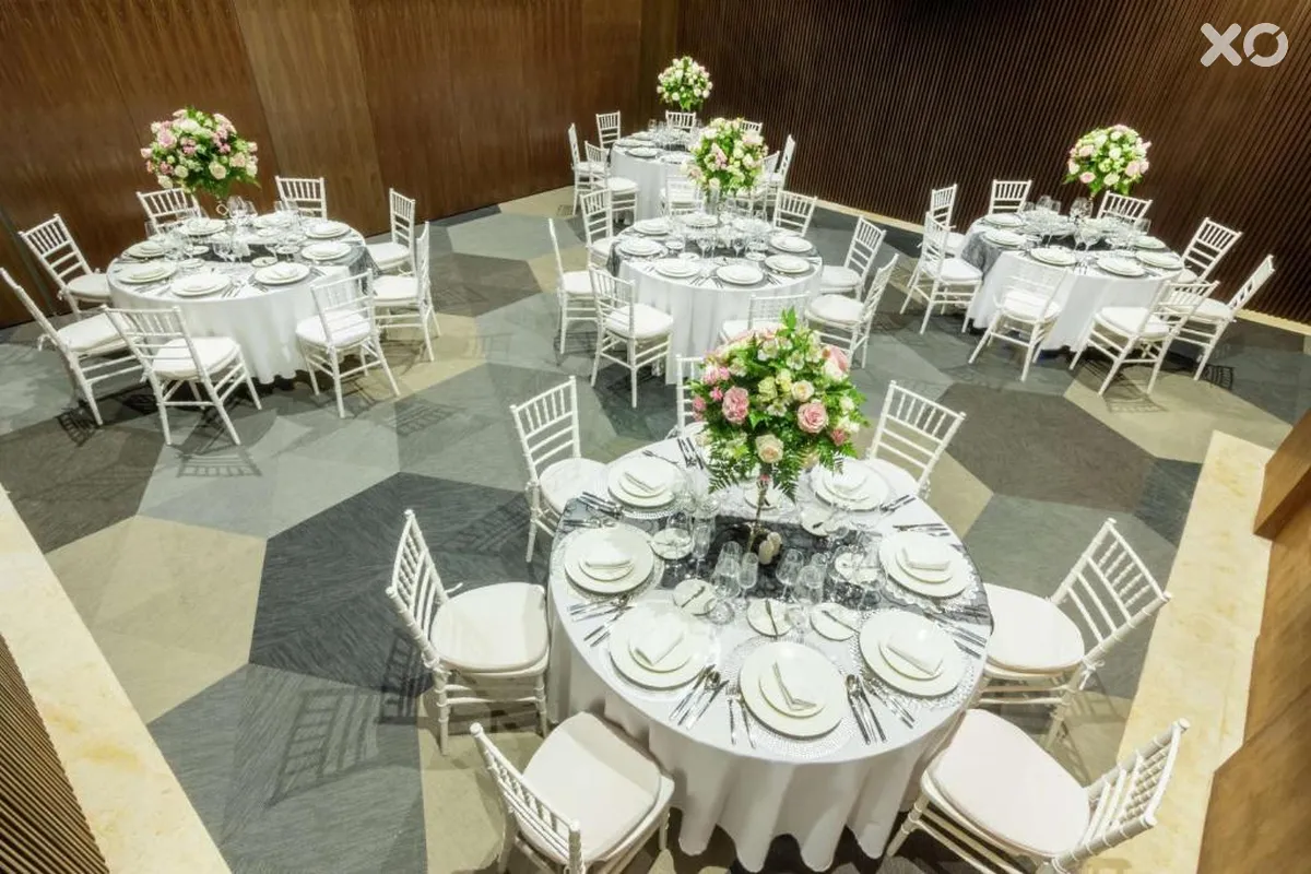 The Fives Downtown Hotel & Residences, Curio Collection by Hilton