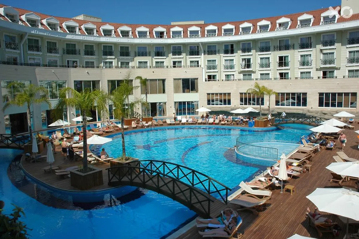 Meder Resort Hotel