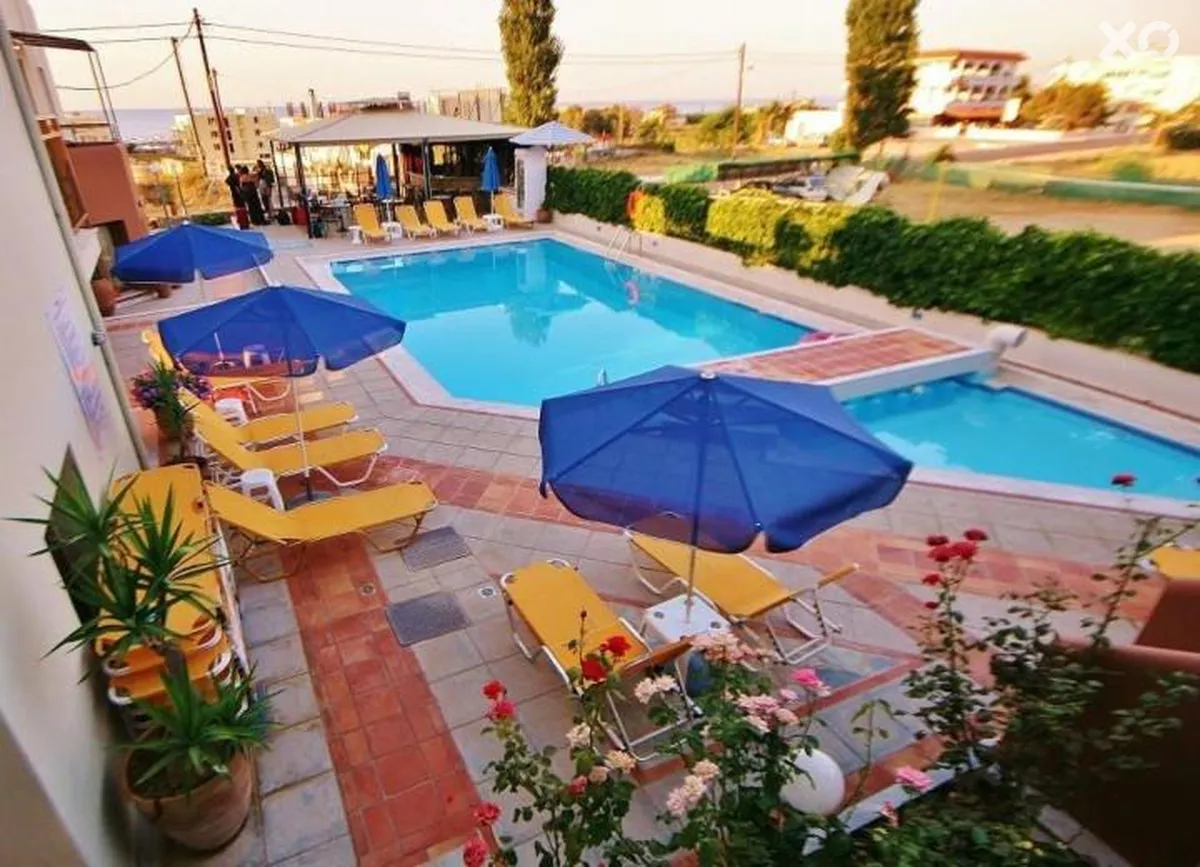 Alexandros M Hotel