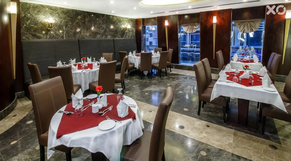 Landmark Summit Hotel