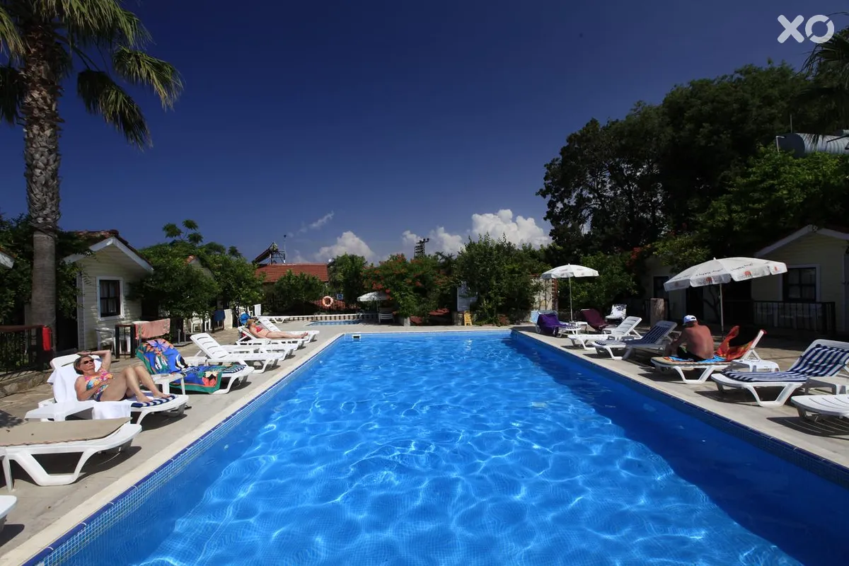 Leda Beach Hotel