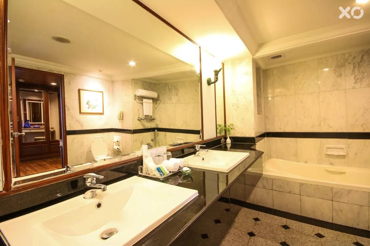 Golden Tulip Sovereign Hotel