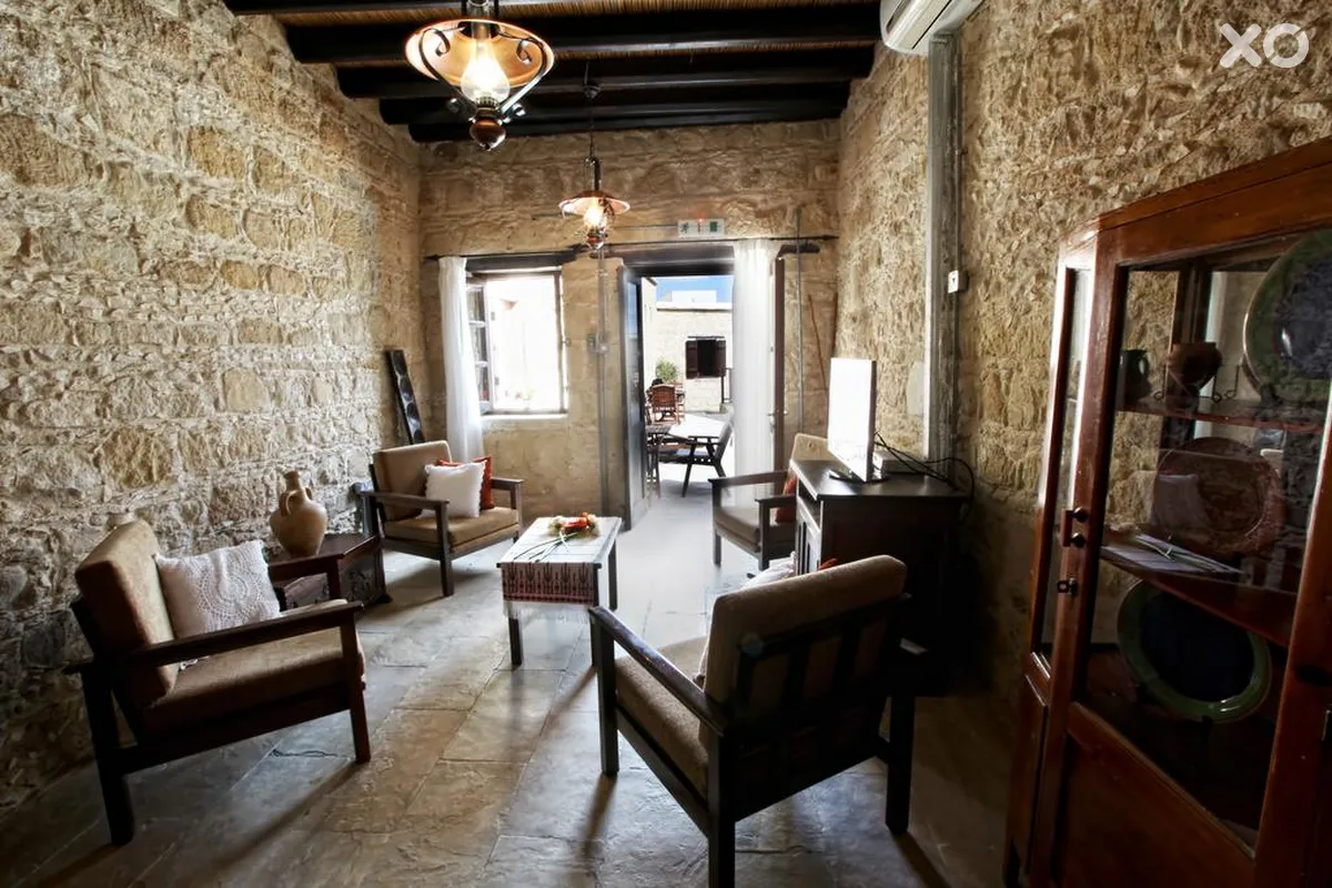 Leonidas Village Houses