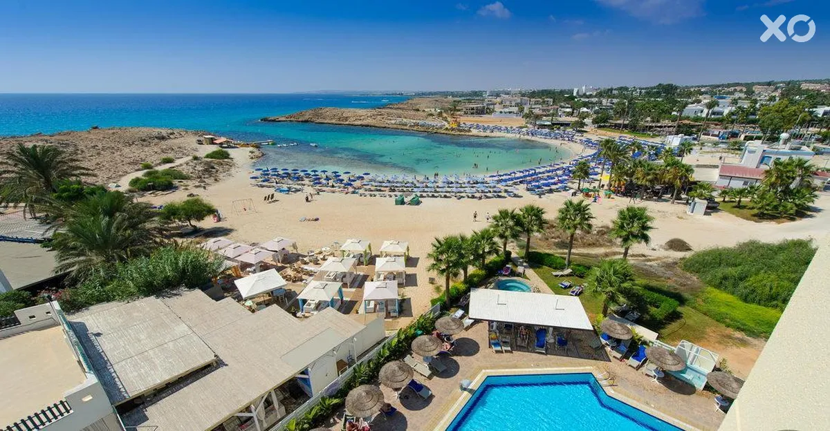 Tasia Maris Sands Beach Hotel
