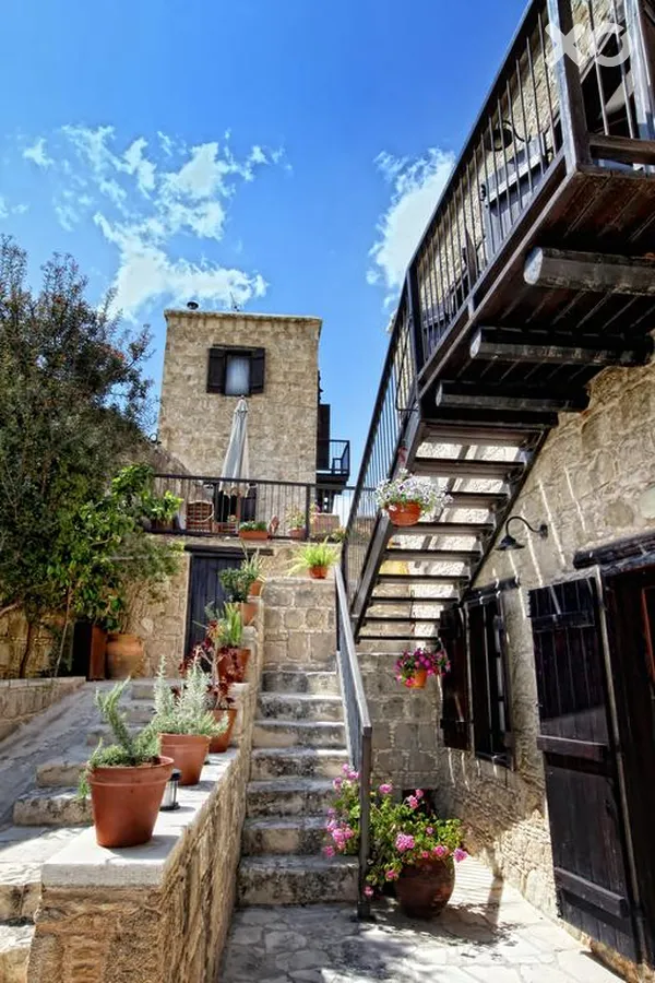 Leonidas Village Houses