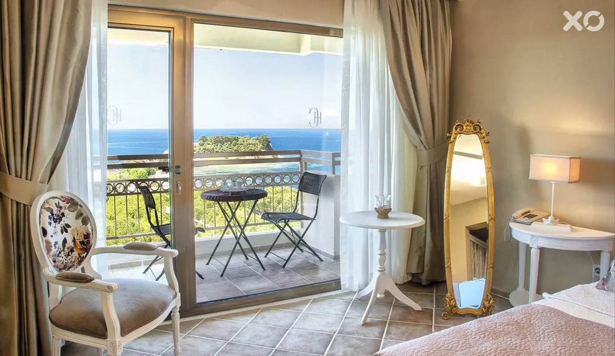Carina Hotel
