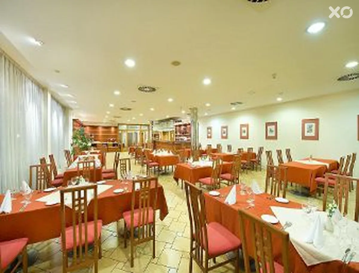 Ramada Airport Hotel Prague