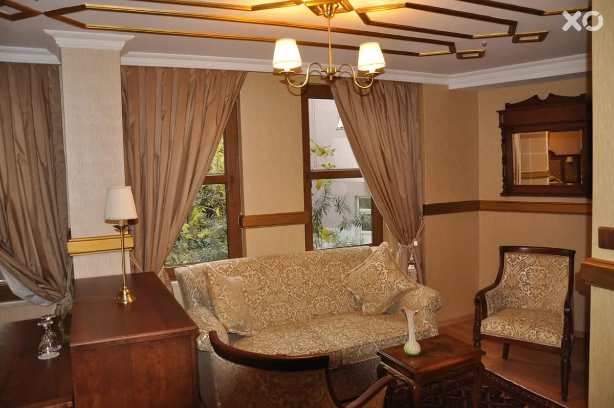 Aruna Hotel
