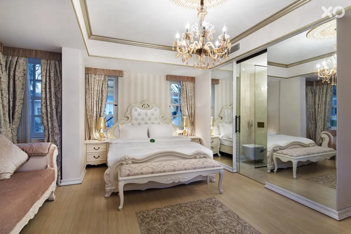 Elegance East Hotel