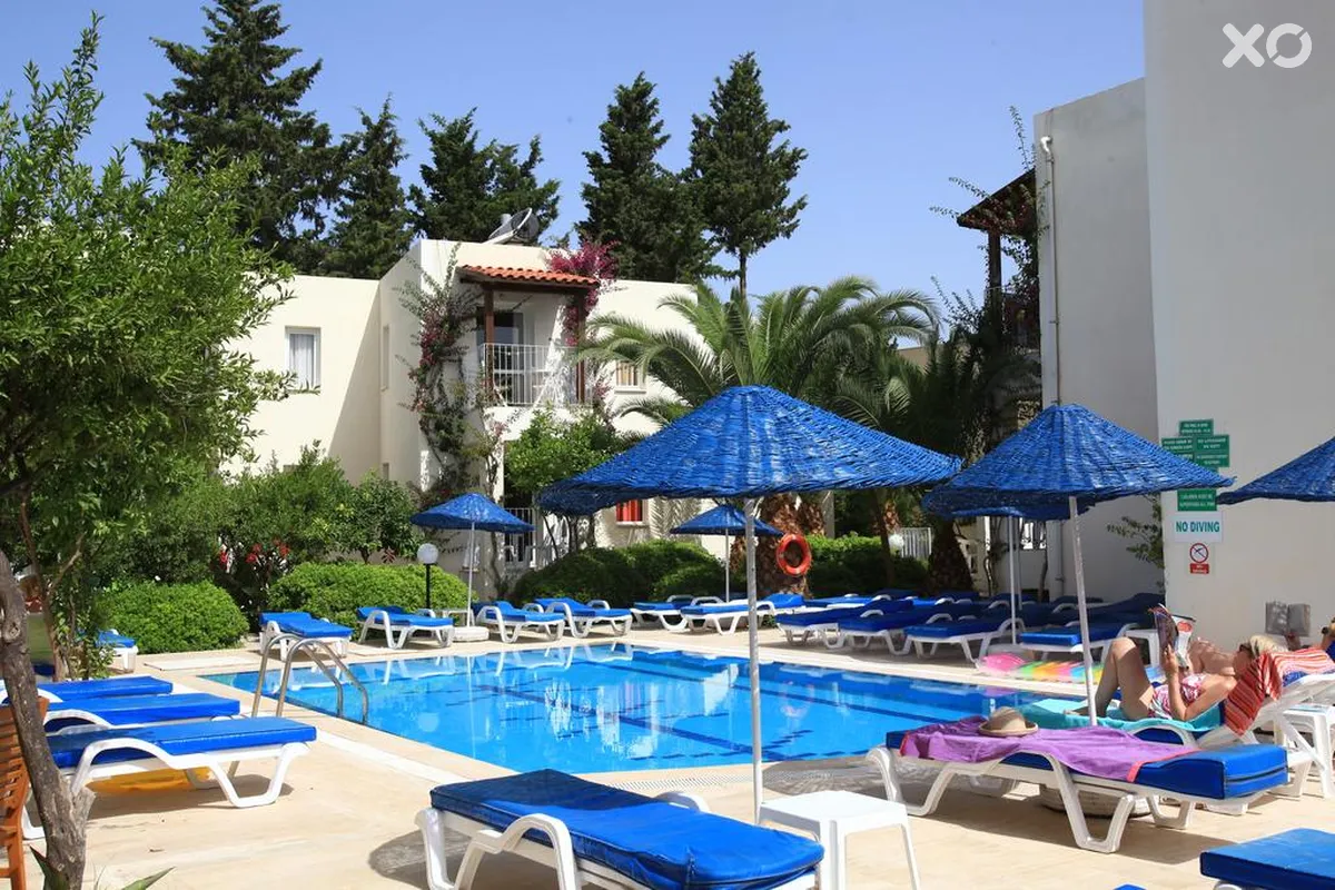 Summer Garden Suites & Beach Hotel