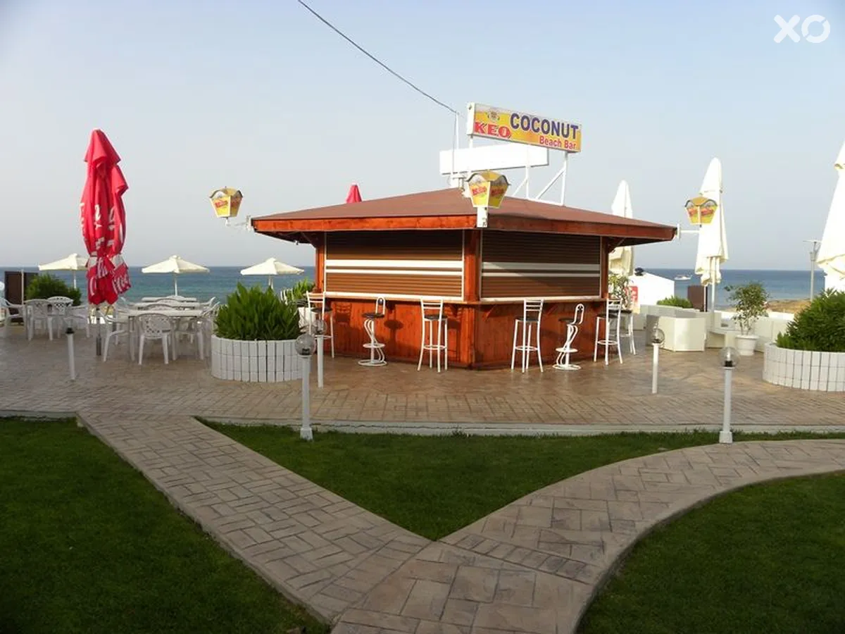 Pola Costa Beach Hotel