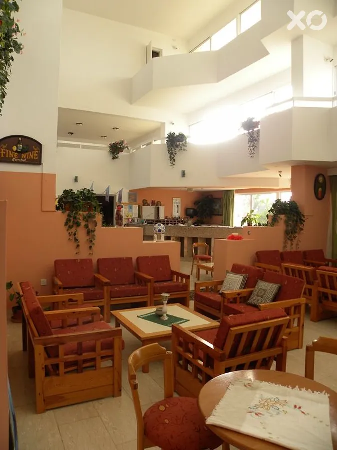 Pola Costa Beach Hotel