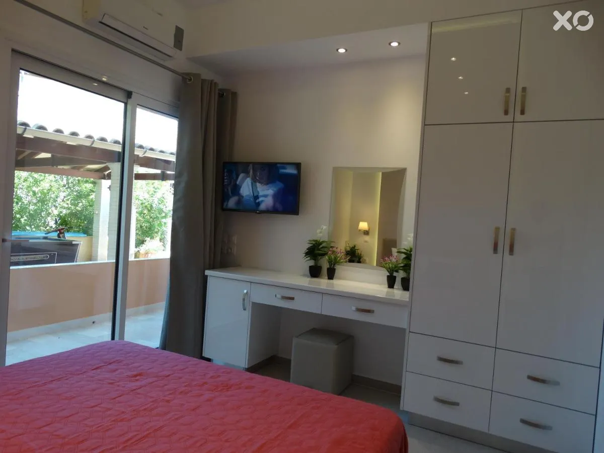 Makis Louvlis Apartments & Studios