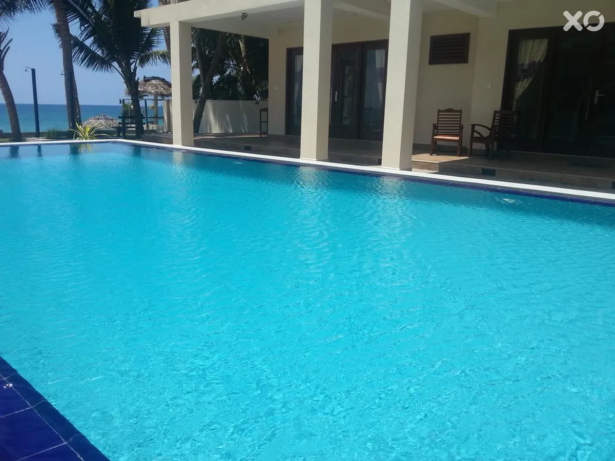 Sapphire Seas Beachfront Hotel
