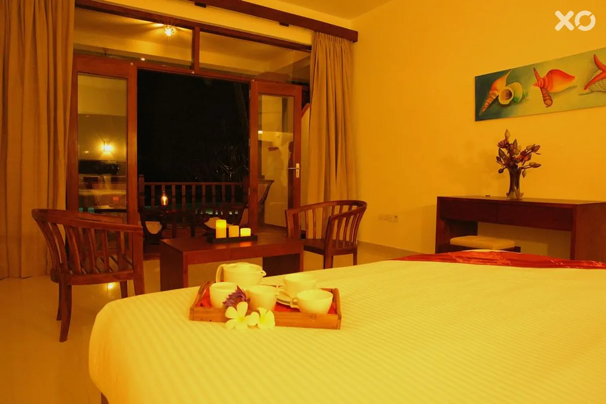 Whispering Palms Hotel