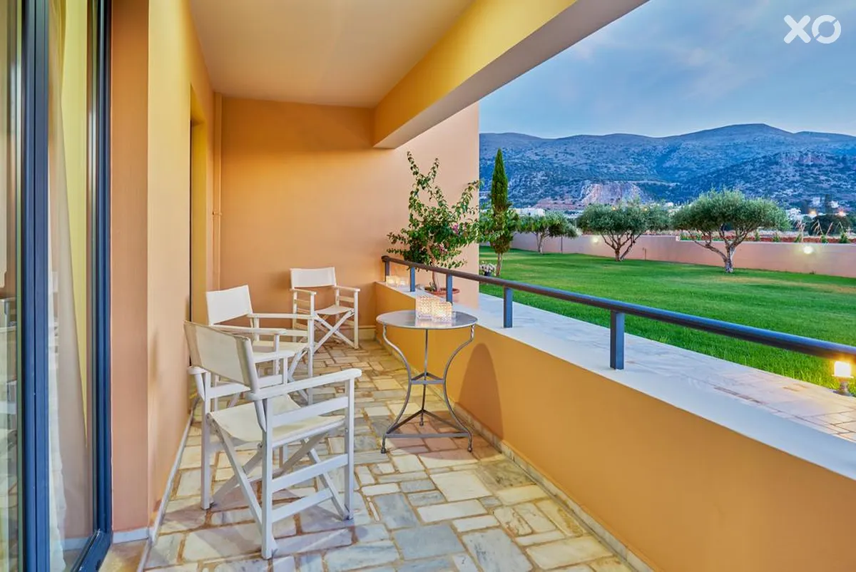 Golden Bay Studios & Apartments