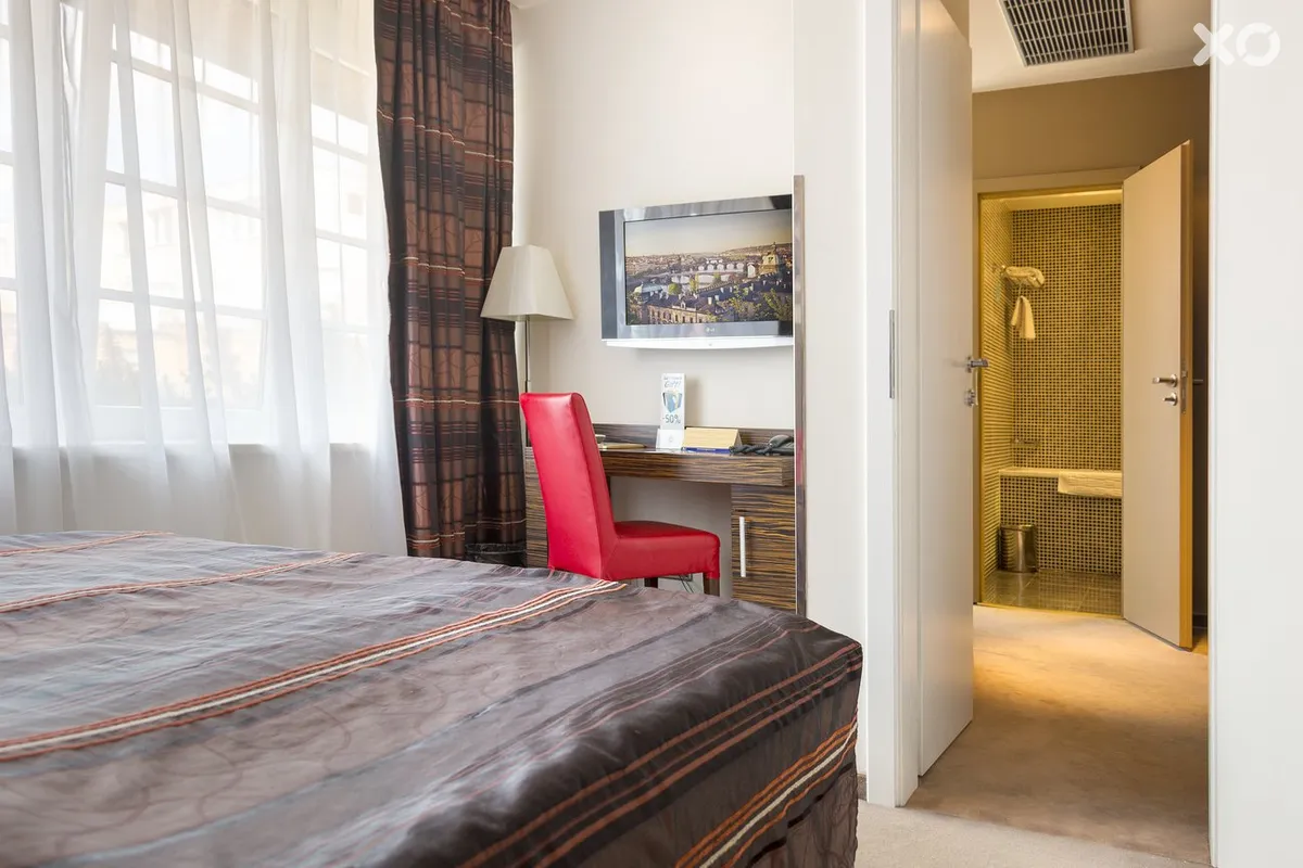 Crystal Palace EA Hotel