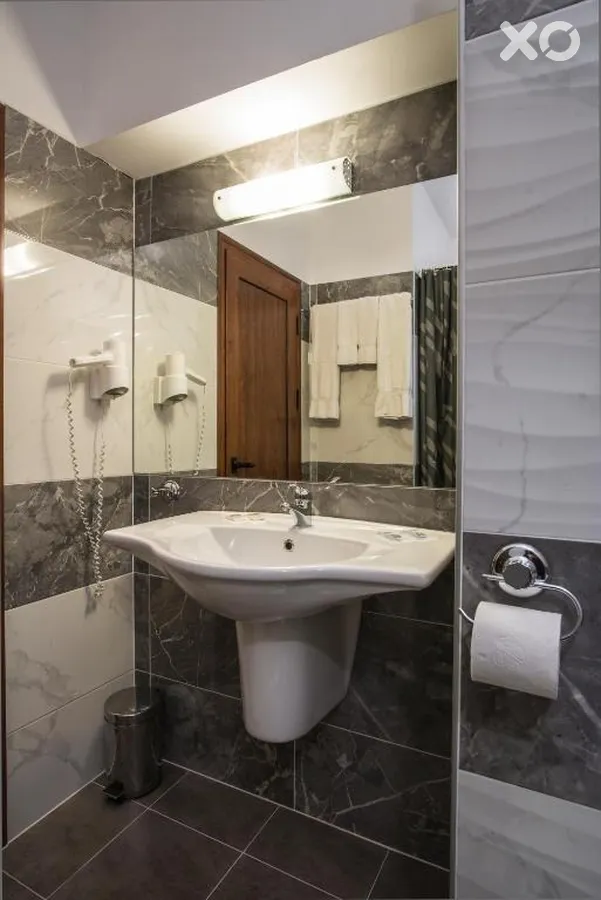 Lira Hotel