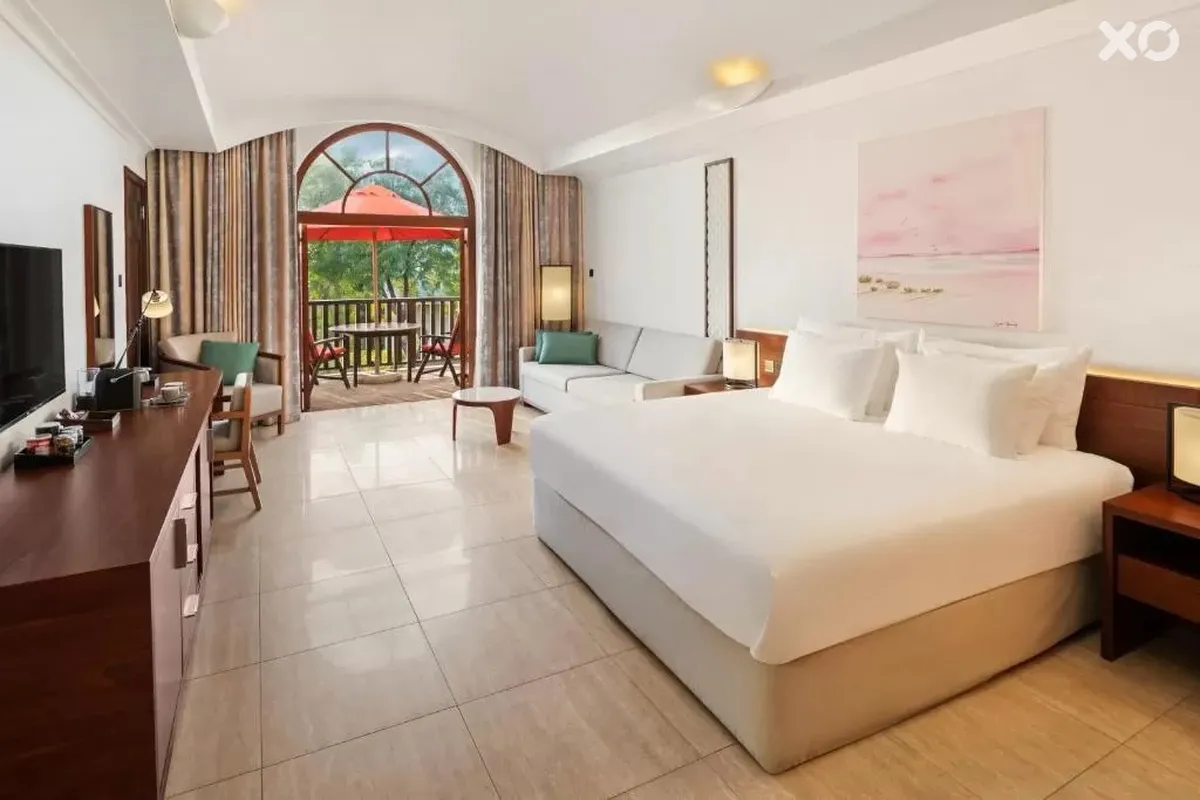 JA Palm Tree Court