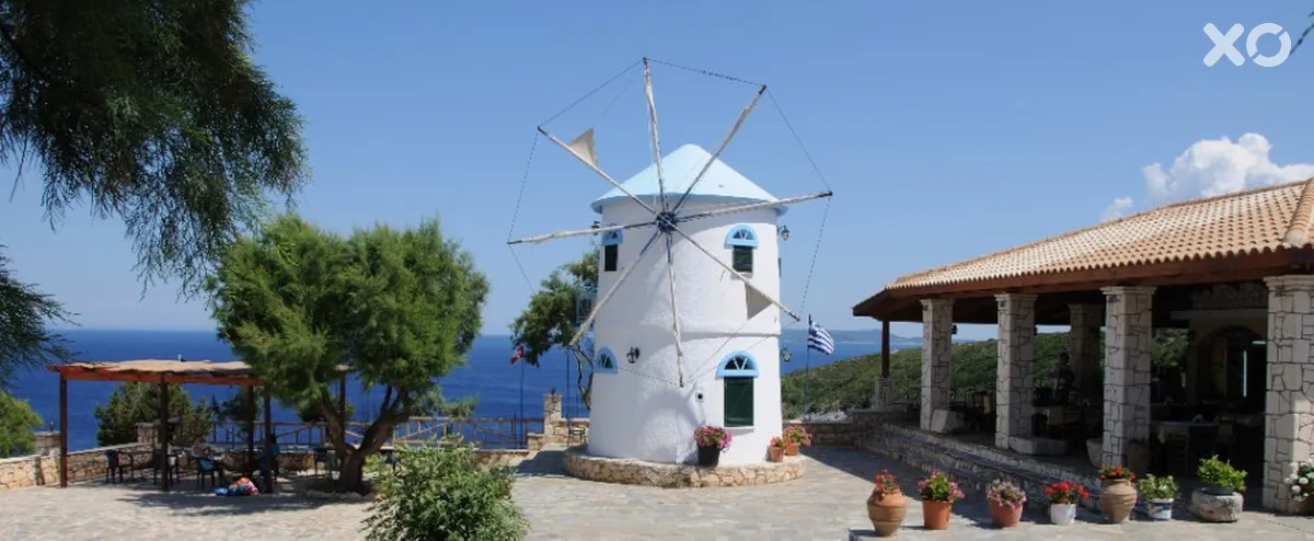 Koukounaria Hotel & Suites